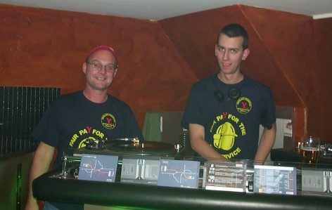 simon tom at MI bar